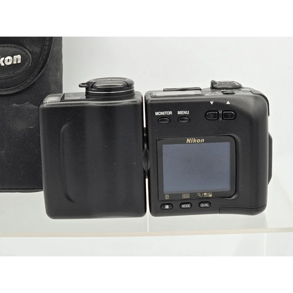 Nikon Coolpix 950 Digital Camera -‎ FOR PARTS NO POWER - Battery Corrosion